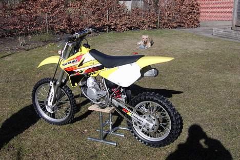 Suzuki RM 85 SOLGT - uden det nye sædebetræk billede 3