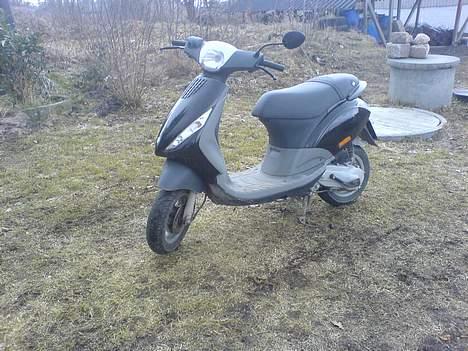 Piaggio zip - ja jeg synes også at lykten ikke er så pæn :p billede 7