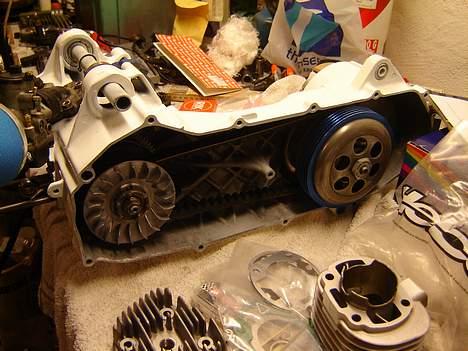 Aprilia sonic GP - lige et hurtigt billed af farmand´s neo´s motor som han er i gang med . hehe billede 11