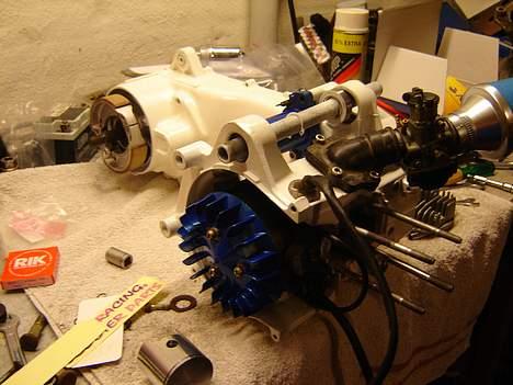 Aprilia sonic GP - lige et hurtigt billed af farmand´s neo´s motor som han er i gang med . hehe billede 13