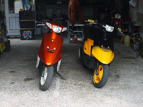 Yamaha Jog As Solgt - Begge mine jogger :>)   <3 billede 2