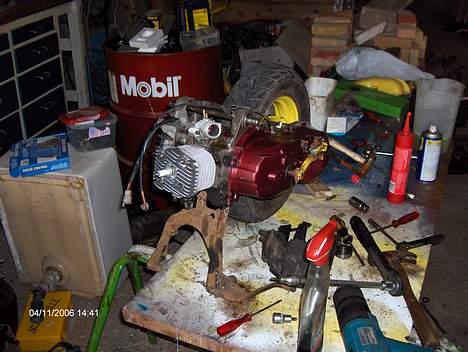 Yamaha jog space - min renoveret blok med ny cylle på og malet kickstarterskjold billede 8