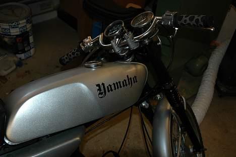 Yamaha 4-gear solgt - Her kan du se den glimmer i malingen . . . ! billede 8