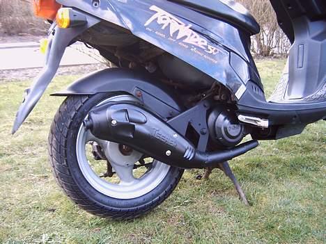 PGO Tornado/hot50 (Solgt) - udstødningen er blevet slebet ned og malet med varmefast maling billede 9