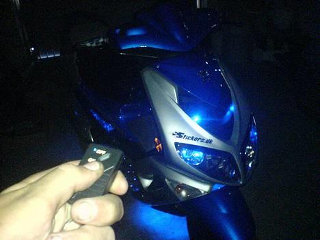 Peugeot Speedfight 2 TURBO SOLGT - Speedfight - 28 dioder + 1 neon rør. billede 2