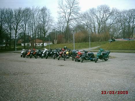 Yamaha JOG -SOLGT- - ikk tar jer af dato´en..............er taget den 16 april 2006 billede 11