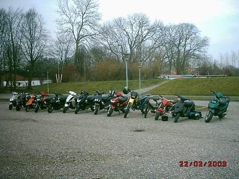 Yamaha JOG -SOLGT- - ikk tar jer af dato´en..............er taget den 16 april 2006 billede 13