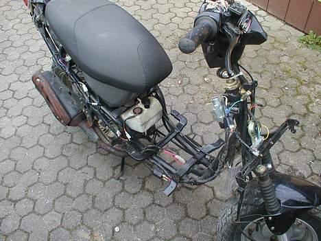 PGO Hot 50 - solgt - - Der mangler lidt såkaldte skjolde :) men har inderskjoldene billede 12