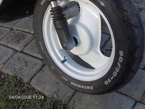 Yamaha Jog fs  Solgt - Dato passer ikke. Hvide fælge, Blå ventil billede 4