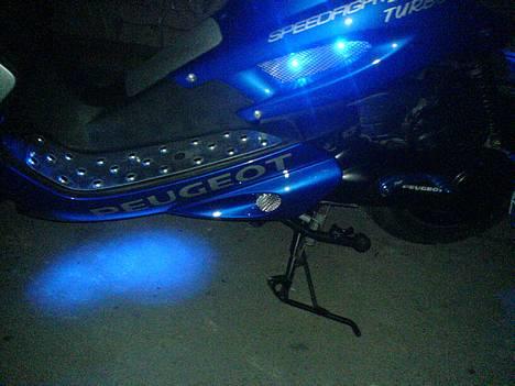 Peugeot Speedfight 2 TURBO SOLGT - 28 dioder, ses tydeligt.  billede 7