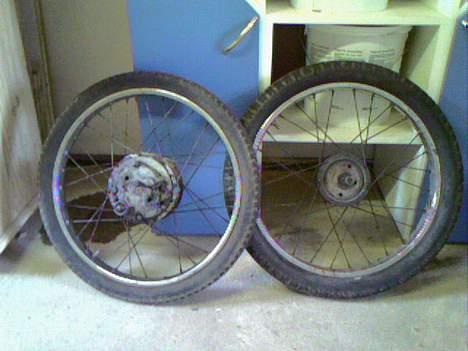 Vespa Ciao *Projekt* "SOLGT" - Det er de gamle hjul, der er alu stjerne fælge på nu billede 10