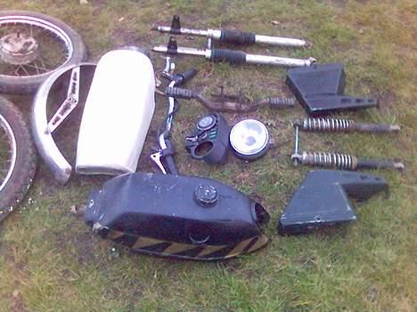 Puch monza ¤HOLM's¤ [byttet] - det er så knallerten...billederne er så dårlig kvalitet da de er taget med mobiltelefon billede 1