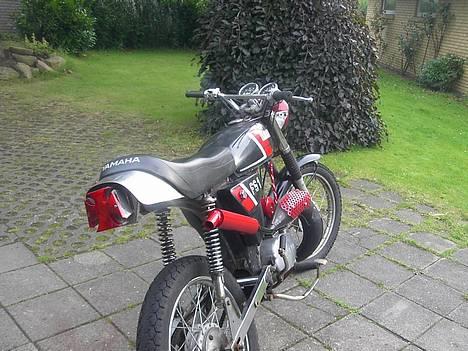 Yamaha 4 gear SOLGT - Det hjemmelavede udstødning gør sig nu godt i rødt ik!? billede 4