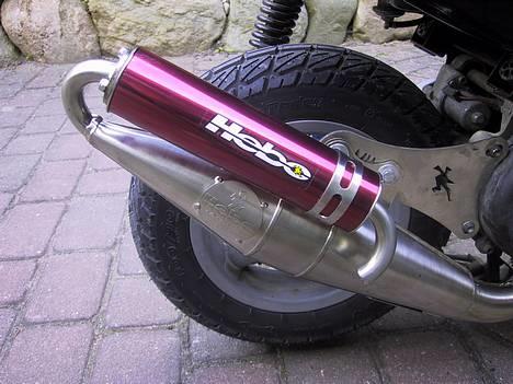 Aprilia Sonic - Hebo titan knækpotten! En rigtig flot knækpot synes jeg selv, og så larmer den ikke så meget =) billede 5