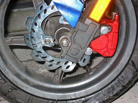 Aprilia Sr 50 Ditech "TIL SALG" - Gold fren bremseskive.. Med en lækker rød kaliber billede 4