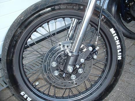 Suzuki SMX SOLGT!!!! - Dejlige fælger, og kaliberne, og de dejlige skinnene møtriker/ bolte. billede 7