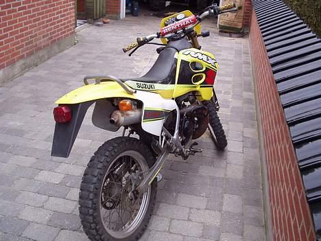 Suzuki rmx - udstødningen er blevet skiftet fra det der er på billedet(standard), til et bigone udstd billede 1