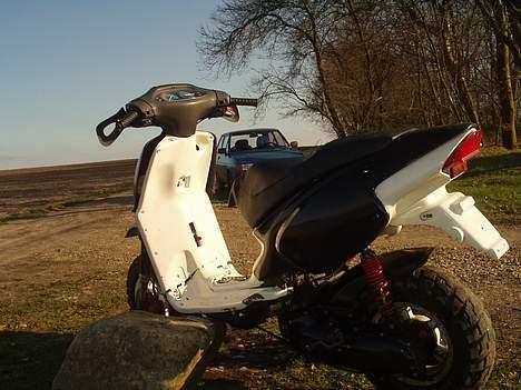 Aprilia Rally AC - Solgt -  skjoldende er sat løst på, så i kunne få et indblik i hvordan den ville se ud med skjolde. billede 1