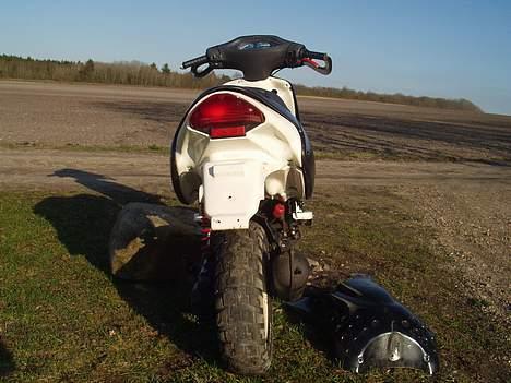 Aprilia Rally AC - Solgt - Bagende.  skjoldende er sat løst på, så i kunne få et indblik i hvordan den ville se ud med skjolde. billede 3