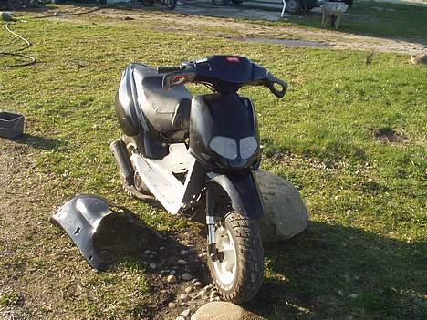 Aprilia Rally AC - Solgt - skjoldende er sat løst på, så i kunne få et indblik i hvordan den ville se ud med skjolde. billede 4