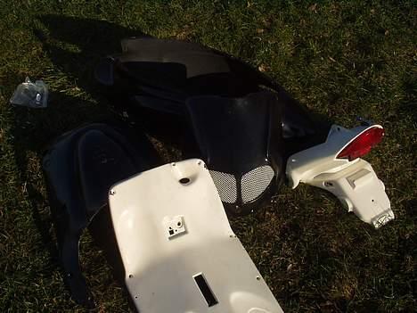 Aprilia Rally AC - Solgt - Skjoldene som skal sættes på. billede 6