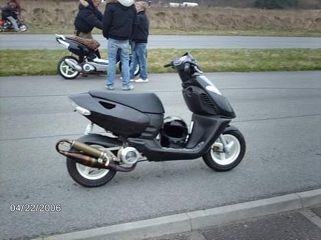 Aprilia Sonic   - der står den jo i Kolding..(Lige efter min delta kobling gik ;D ) billede 8