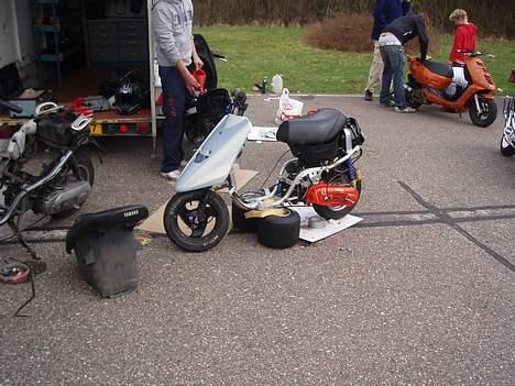 Aprilia Sonic Lc - TBK - Miss You - Igen Kenneth og de andre der kigger på min Sonic Lc til Kolding o6. billede 16