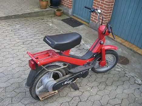 Piaggio Grillo aka. rød Ferrari - Fed fra siden , fed over det hele . :P billede 3