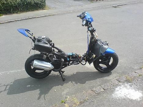 Peugeot Speedfight 2 TURBO SOLGT - Sådan ser en nøgen Speedfight ud, skjolde skulle af, ved neon påsætning. billede 11