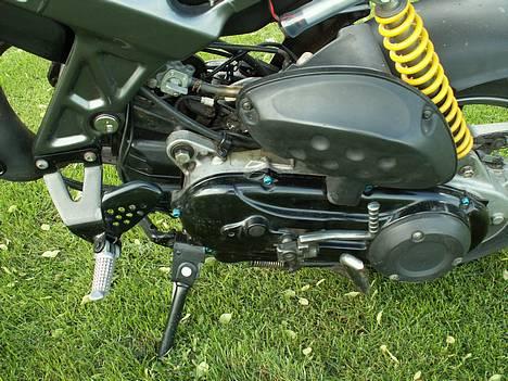 Suzuki street magic "før" - sidestøttefod billede 10