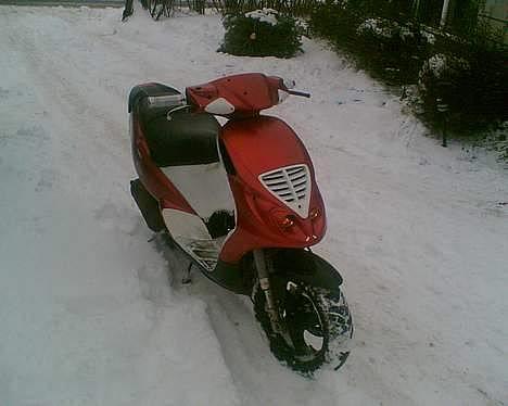 Piaggio Mine scooter gennem tiden - Fik den malet. Sku jeg aldig have gjort he =) billede 3