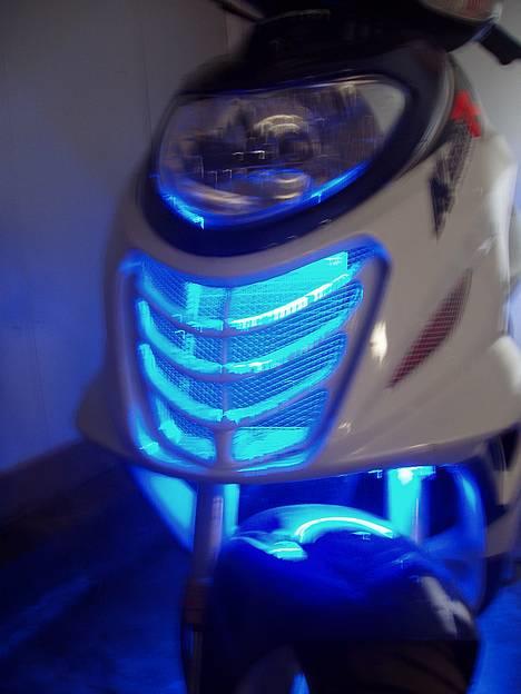 Suzuki Katana LC - DD (Solgt) - Gitter foran. Med neon bagved.. Godt resultat.. billede 14