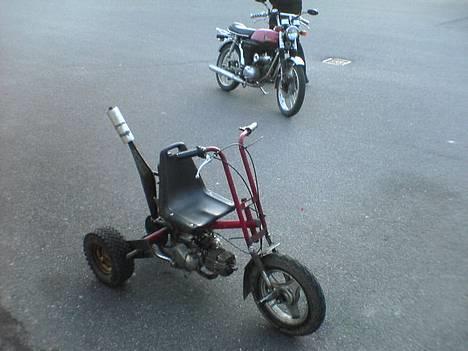 Puch projekt 3 hjul VÆK :'/ - Kanont Billede med den Flotte 4 gear bag ved :) billede 2