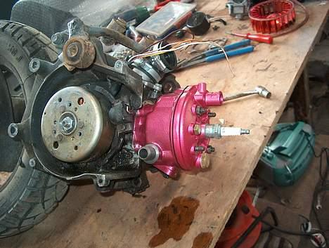 Yamaha Jog Black an Red Solgt - lige sat vandkølet på :D billede 3