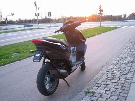 Piaggio NRG Power DT - Dette er osse min favorit...fedt billede...solens skær passer perfekt... billede 4