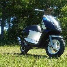 Aprilia sonic nakket..