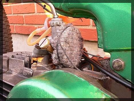 Puch Maxi K - FØR - Den gamle karburator med hjemmefusket filter billede 5