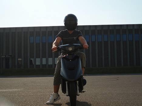 Yamaha Jog FS AC - my self on ma´ moped.  billede 1