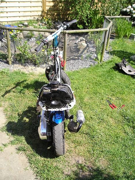 Yamaha Jog As Ac - Som Den står nu.. 10-maj-06... ledningsrod...  billede 1