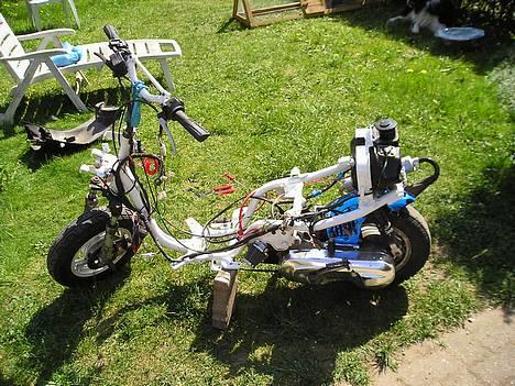 Yamaha Jog As Ac - Som Den står nu.. 10-maj-06... ledningsrod...  billede 5