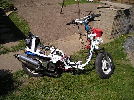 Yamaha Jog As Ac - Som Den står nu.. 10-maj-06... ledningsrod...  billede 6