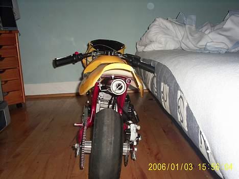MiniBike 47cc *Solgt* 650 kr - Røven og udstødningen.. billede 4