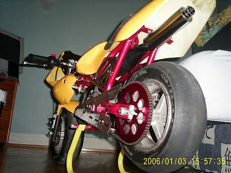 MiniBike 47cc *Solgt* 650 kr - Skråt bagfra :) billede 8