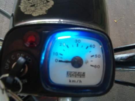 Suzuki FZ50 (Solgt) - Lidt svært at se, men der er blå lys i speedo, sys selv det er nice (: billede 4