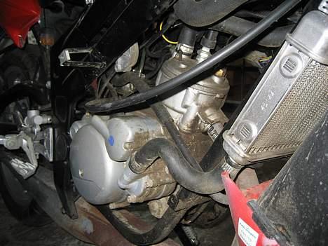 Rieju RS2 matrix  LC (byttet) - han var en spade ham jeg købte den af så den er ikke så pæn... men det bliver den   =) billede 11