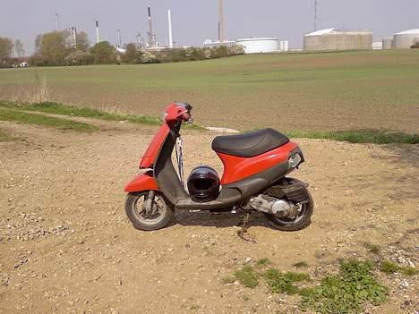 Piaggio zip SOLGT - fra siden..den kører godt:P billede 4
