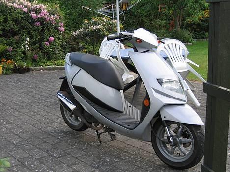 Suzuki Estilete  "SOLGT" ! billede 1