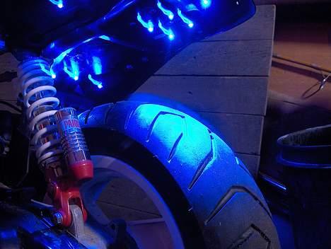 Peugeot Speedfight 2 wrc 307 ac - dioder ved baghjul billede 4