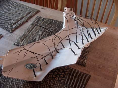 Peugeot Speedfight 2 wrc 307 ac - under arbejdet med dioder i bundskjoldet billede 8