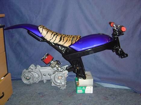 Suzuki street magic  projekt - skjoldene bliver self malede  billede 13